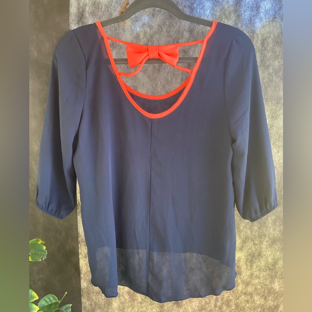 Women’s Scoop Neck Blouse With Bow